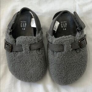 GAP Soft Gray Fleece Baby Booties